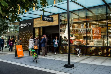 Amazon Go No Cashiers Hundreds Of Cameras And Lots Of Data Cnn