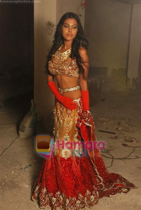 natasha suri at rohit verma s bridal glamorous collection 2011 shehnai ki raat by photographer