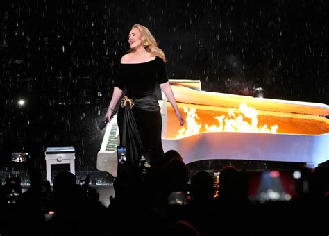 Fans Go Wild Over Adele S Disappearing Act At Vegas Residency Parade Entertainment Recipes