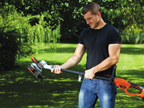 Black+decker currently owns 150 service centers worldwide and we have many other authorized service centers where you can get your products repaired. Black & Decker STC1840 Grastrimmer | 18V 4.0Ah Li-Ion ...
