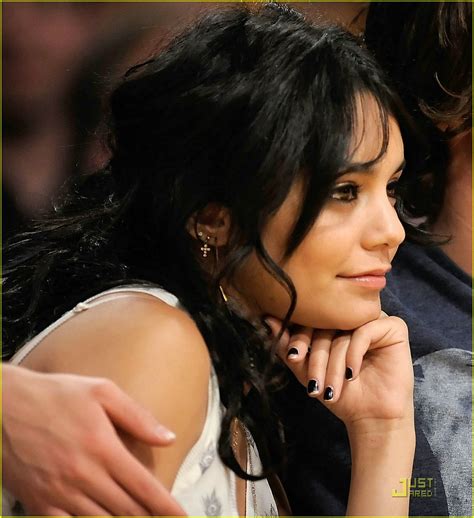 zac efron and vanessa hudgens lakers lovers photo 1864051 vanessa hudgens zac efron pictures