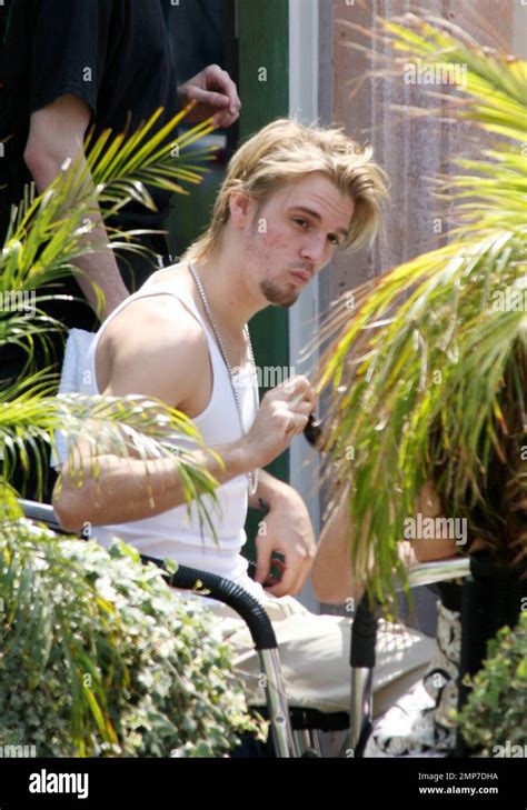 Exclusive Cute Singer Aaron Carter Has Lunch On Mothers Day With Girlfriend Kaci Brown And