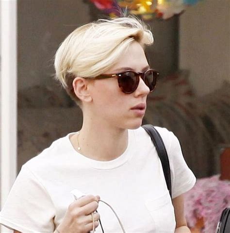 Scarlett Johansson With Very Short Blonde Hair Shopping