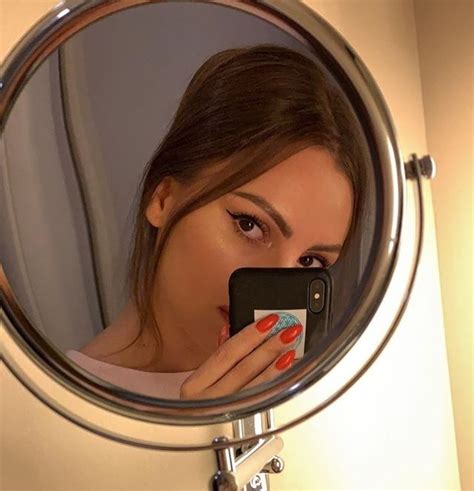 Pin By Dan Dan⭐️ On Alexandra Alexandra Stan Stan Love Mirror Selfie