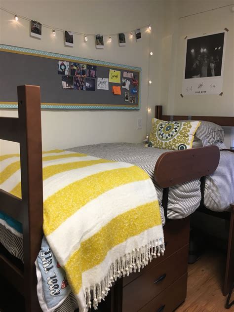 Girls Room In Penland Dorm At Baylor University Bunks Bunk Beds Boho Dorm Baylor University