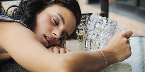 Alcohol Side Effects 4 Ways Drinking Messes With Your Sleep Huffpost