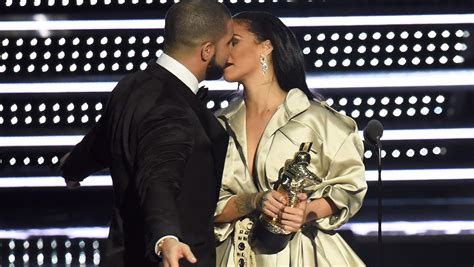 Drake And Rihanna Kiss Onstage — But Are They Actually Dating