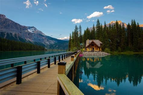 Emerald Lake Lodge En Yoho National Park Canadá Imagen De Archivo