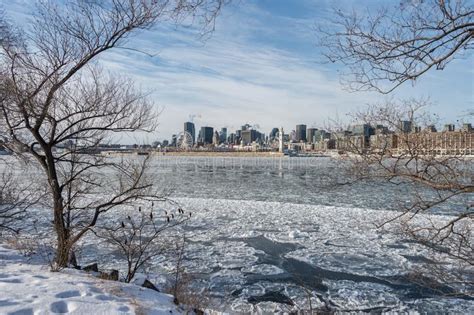 Montreal Skyline In Winter 2018 Stock Photo - Image of downtown ...