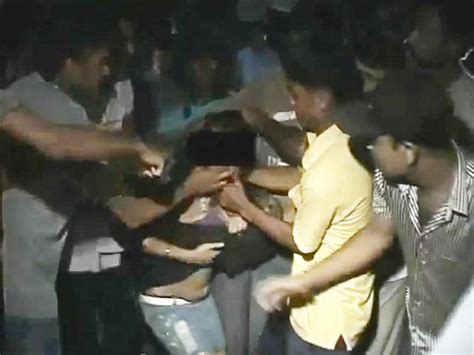 Babe Woman Stripped And Beaten By Mob Of Men In India As Police Take Up To Minutes To