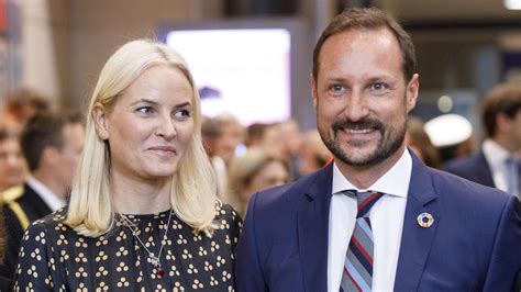 Mette Marit Von Norwegen Ihre Liebesgeschichte Mit Prinz Haakon In Bildern