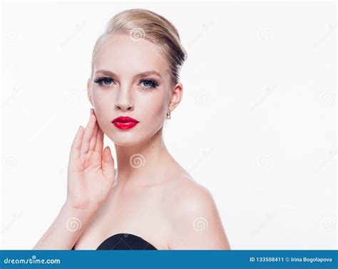 Beautiful Blonde Woman With Red Lipstick And Classic Fashion Sty Stock Image Image Of Lady