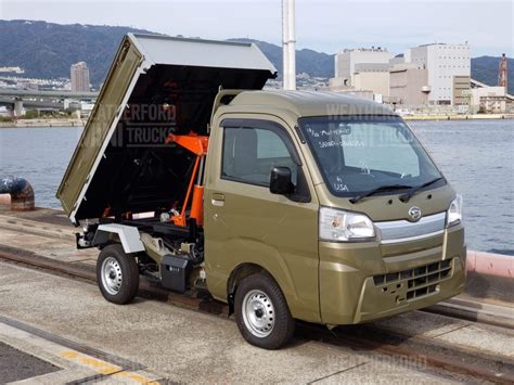 Brand New Daihatsu Hijet Scissor Lift Dump Truck