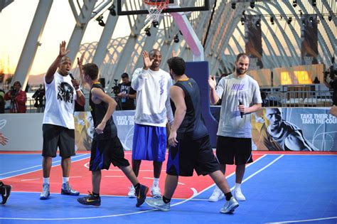 Yunanistan ekibi olympiakos'un tecrübeli basketbolcusu vassilis spanoulis, kariyerine son verdiğini açıkladı. 2011 Nike Take the Court Cobe Bryant Vassilis Spanoulis