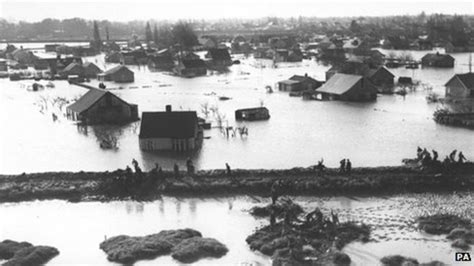 Memories Of 1953 Flood Live On In Canvey Island Bbc News