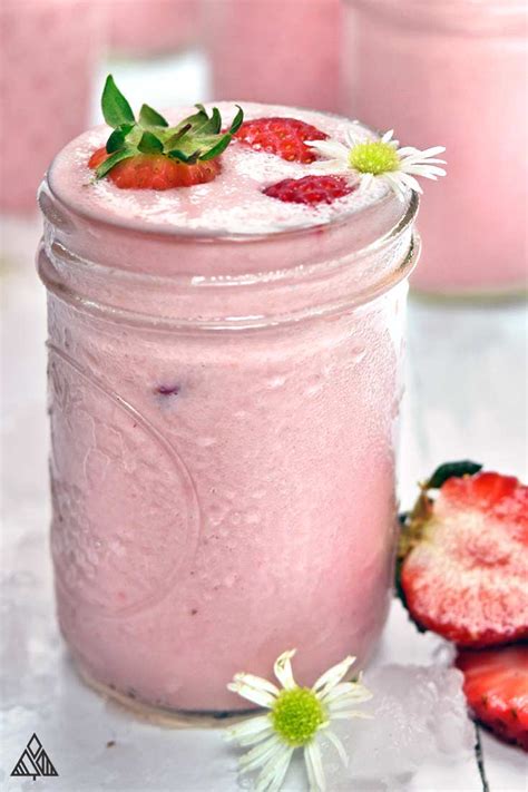 Low Carb Strawberry Smoothie The Little Pine