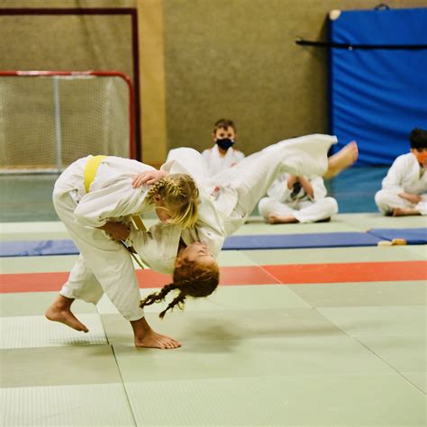 19 Mädchen und Jungen bestehen Judo Gürtelprüfung FC Greffen