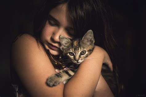 Cute Little Girl With Kitten Wallpaperhd Cute Wallpapers4k Wallpapers