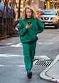 Cara Delevingne con un chándal verde por las calles de Nueva York - Los ...