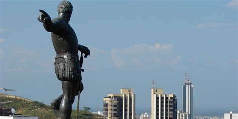 Si vas a cali, debes ir a visitar este monumento que hace parte de la historia de la ciudad de cali, ademas la gente linda le orienta sin ningun problema. Estatua y mirador de Sebastián de Belalcázar (con imágenes ...