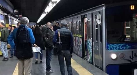 Metro B Roma Bloccata Per Ore Per Un Guasto Elettrico Al Circo Massimo