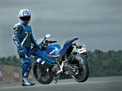 Checkout the latest images of yamaha r15 2021 ! Yamaha R15 2.0 : Perfect Features with Good Performance ...