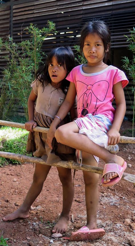 Fotos Gratis Persona Gente Niña Vacaciones Pierna Modelo Sentado Asia Niño Familia