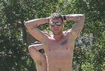 Ryan Phillippe Shows Off His Muscle Bare Body Gay Male Celebs