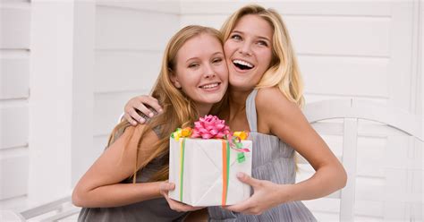 Co Kupić 16 Latce Na Urodziny - Co kupić przyjaciółce na urodziny? | Blog Goodie.pl