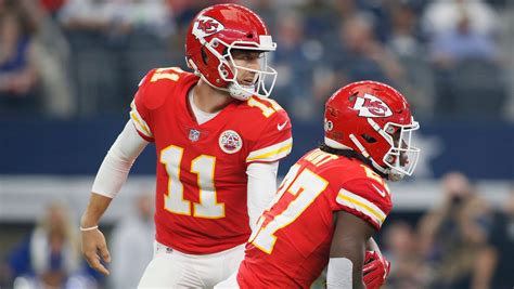 Fantasy football rankings for Week 11
