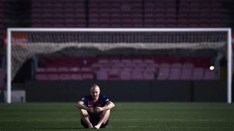 FC Barcelona El momento más íntimo de Iniesta así se despidió en