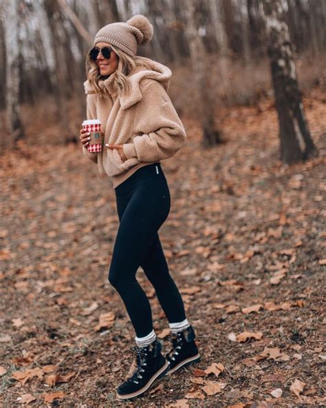 15 Cute Hiking Outfits To Wear On Nature Walks Cute Hiking Outfit Cold Weather Outfits Cute