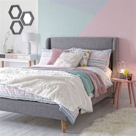 When it comes to twin bedrooms (two single beds) the minimum size is about 9ft x 9ft (2.75 x 2.75m) but this doesn't allow. How to create a simple Scandi look with the Ideal Home ...