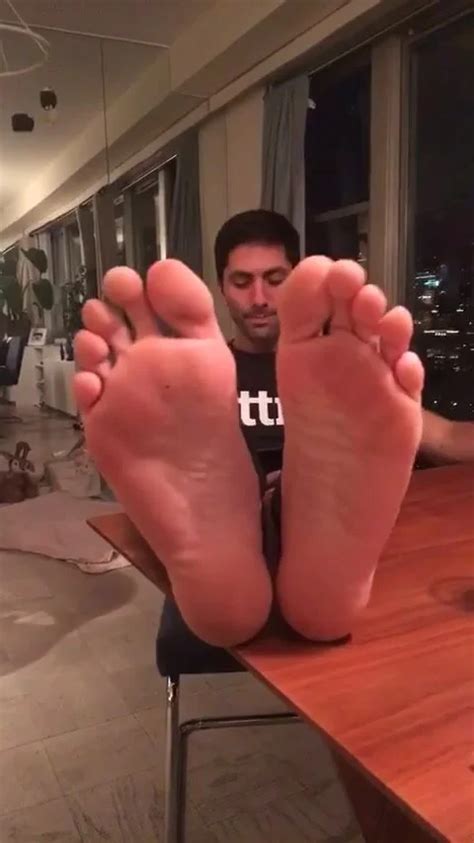 Nev Schulman Shows Off His Perfect Feet Thisvid