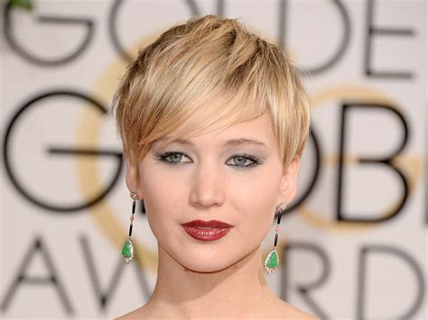 A fringe (bangs) either full to your eyebrows and straight or side swept. 12 of the best hairstyles for oval faces (AKA the most ...