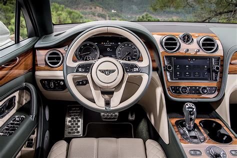 Chrysler 300 Suv Looks Like A Cheap Bentley Bentayga Rival Autoevolution