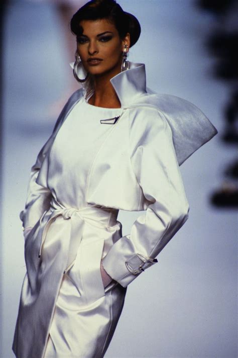 Linda Evangelista Lanvin Haute Couture Runway Show Ss 1992 Paris