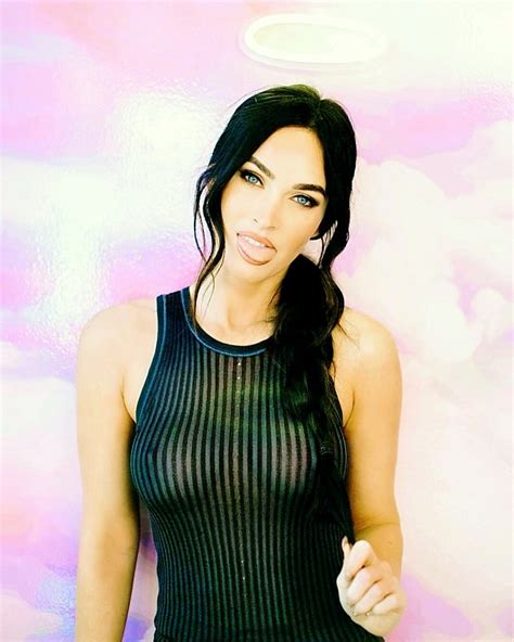 Megan Fox Shows Off Her Tits 8 Photos Thefappening