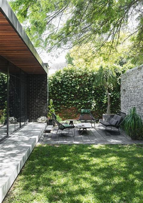 gambar taman samping rumah minimalis cocok  lahan sempit