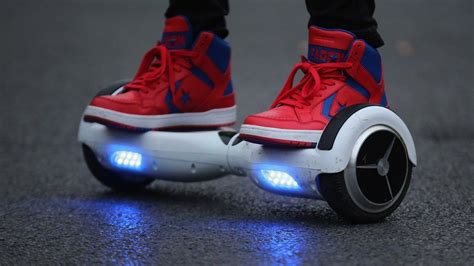 Top Us Airlines Ban Hoverboards Over Fire Concerns Bbc News