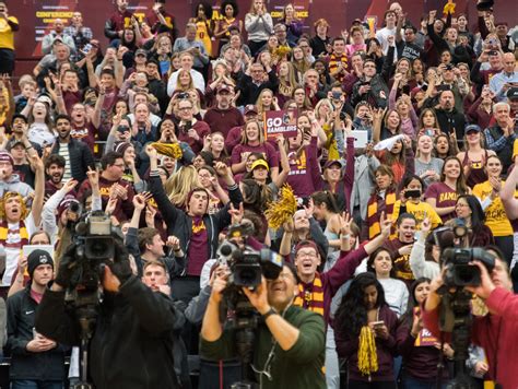 Loyola Chicago Ncaa Tournament Darling Returns Home To Final Four