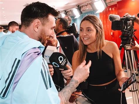 La Periodista Sofía Martínez Emocionó A Lionel Messi En Medio De Una