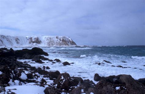 Filelandscape Of Sea Waves Hitting The Rocks In The Snow
