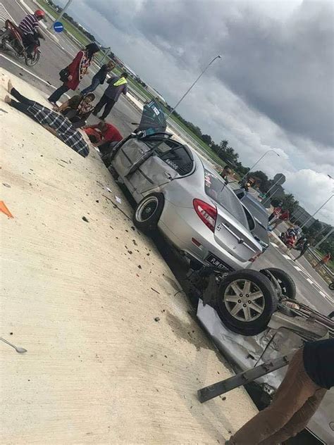 Di amerika syarikat hampir 50 kematian dilaporkan setiap tahun apabila si kecil ditinggalkan di dalam kereta. Tidak berhenti di persimpangan, bayi 11 bulan dan wanita ...