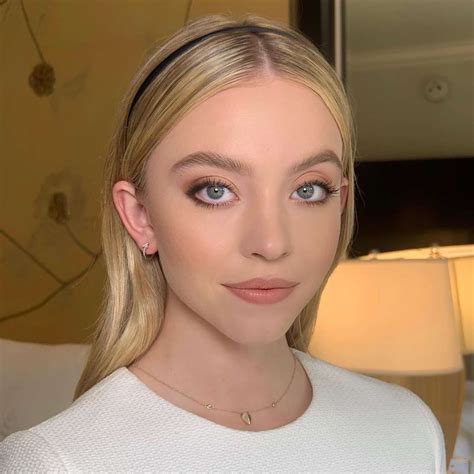 doe eyes are taking over tiktok—here s a step by step guide to getting the look
