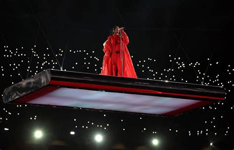 Berraschung Beim Super Bowl Rihanna Zeigt Babybauch Bei Halbzeitshow