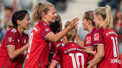 Bundesliga Frauen News: FC Bayern startet mit Torfestival gegen Werder ...