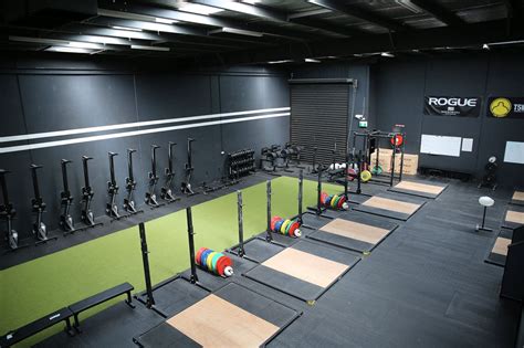 The Strong Room Home Gym Garage Gym Room At Home Crossfit Academia
