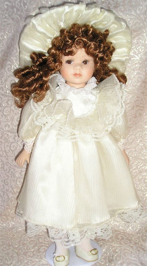 Vintage Old Fashion Victorian Gallery Genuine Porcelain Doll Skying Agh Ipb Ac Id