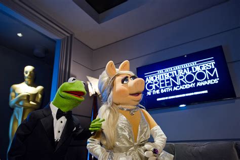 Backstage Photos Of Kermit And Miss Piggy At The Oscars Ramas Screen
